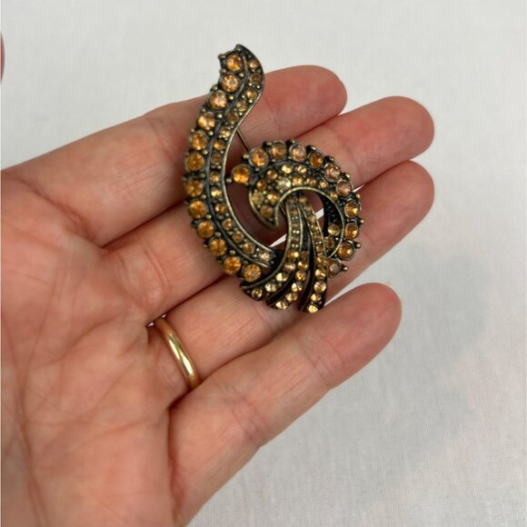 Vintage Gold Tone Swirl Brooch Amber Rhinestones Statement - Picture 7 of 7